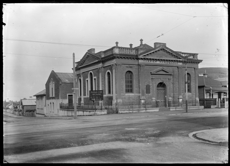 File:Exterior view of the Baptist Tabernacle at Caversham, Dunedin. ATLIB 295731.png