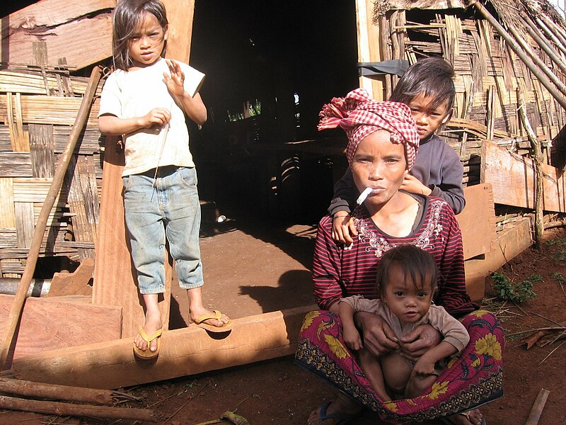 File:Family, Mondulkiri, Cambodia.jpg