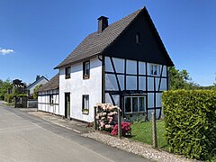 Fachwerkhaus in Feld