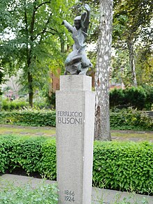 Grabmal Busonis auf dem Friedhof in Berlin-Friedenau (Quelle: Wikimedia)