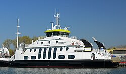 Le ferry Tidekongen sort du chantier naval à Lorient