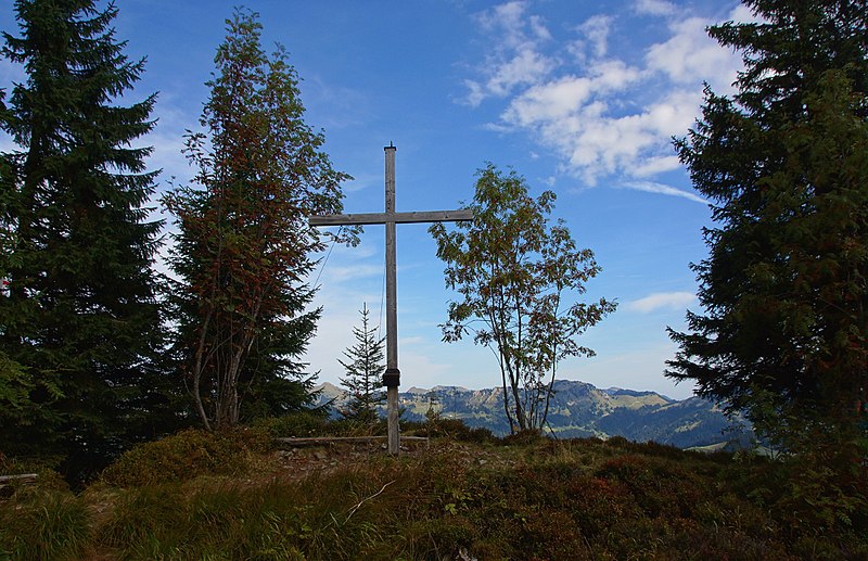 File:Feuerstaetterkopf-gipfelkreuz.jpg