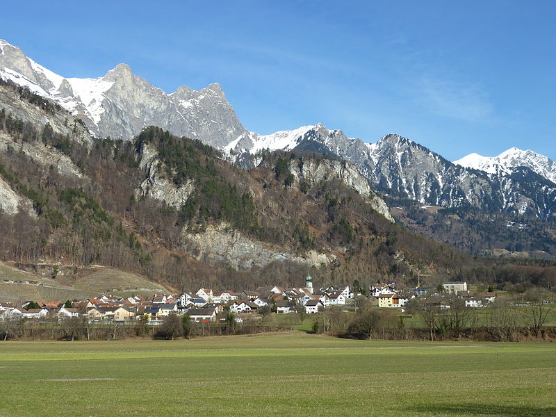 File:Fläsch Dorf.JPG