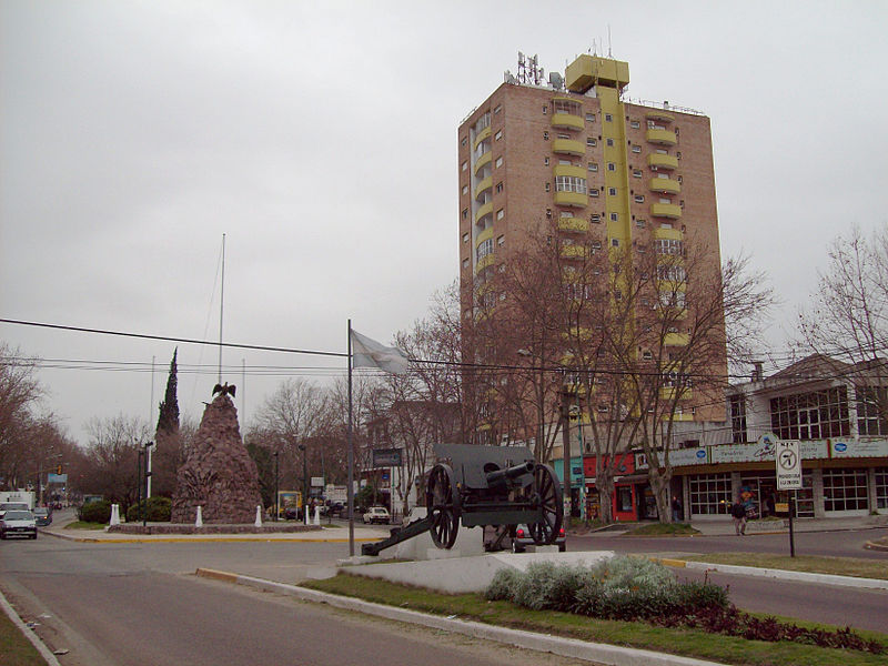 File:Flag Memorial, cannon and tower in Florencio Varela.jpg