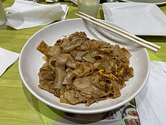 Another variant of the drunken noodle dish using flat rice noodles