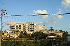 銀河学院校舎（右下を走るのは山陽本線） 2009年10月18日撮影