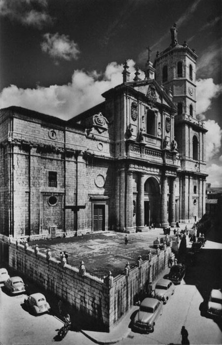 Tập_tin:Fundación_Joaquín_Díaz_-_Catedral._Fachada_-_Valladolid_(5).jpg