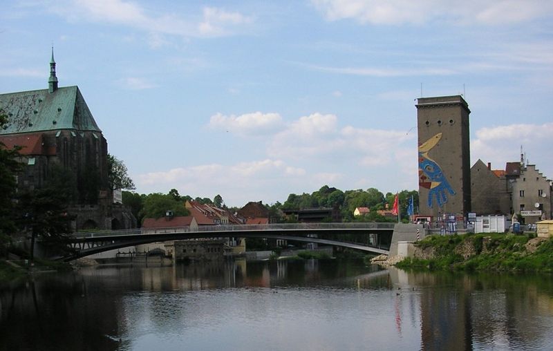 File:Fussgaengerbruecke goerlitz.jpg