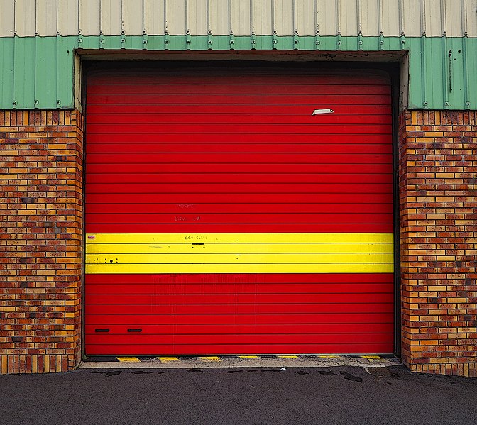 File:Garage Door as Spanish Flag - panoramio.jpg