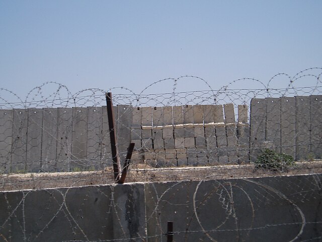 Description de l'image Gaza Border Wall.jpg.