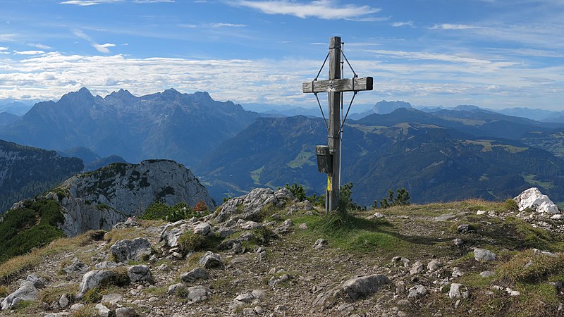 File:Gipfelkreuz Großer Weitschartenkopf.jpg