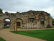 Ruines del priorat de Saint Oswald a Gloucester, on van traslladar-se el cos del rei en 909