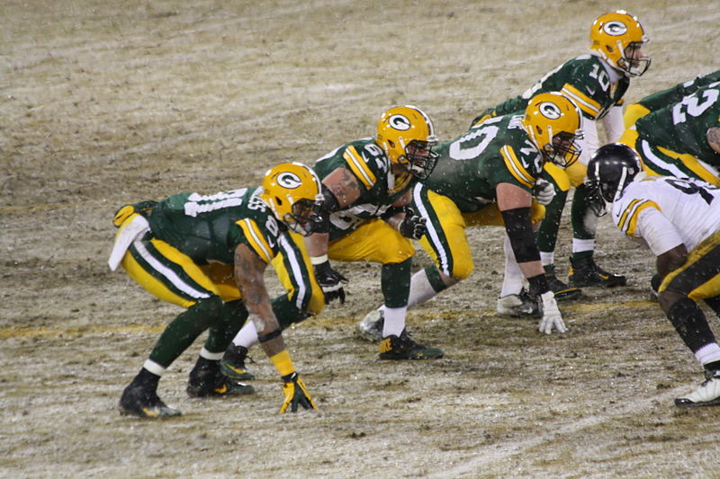 File:Green Bay Packers Offensive Line lined up Dec 2013.jpg