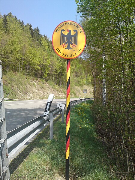 File:Grenzschild Neuhaus am Randen.JPG