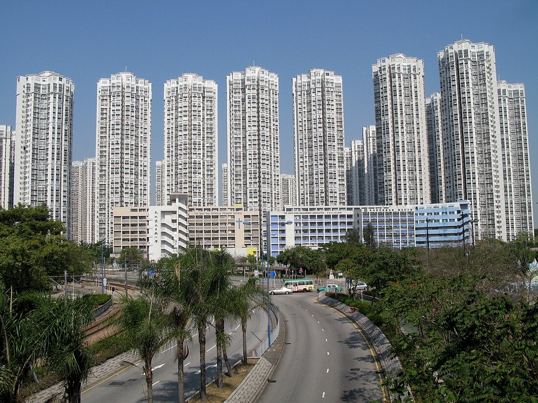 File:HK Kingswood Villas KenswoodCourt.jpg