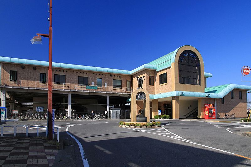 File:Hanyu Station East Entrance 20121015.JPG