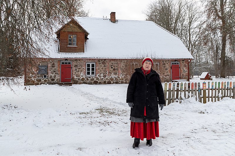 File:Heimtali muuseum ja Anu Raud.jpg