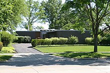 The Dr. Robert Hohf House, designed by Keck & Keck in Kenilworth, Illinois Hohf, Dr Robert House 1.JPG