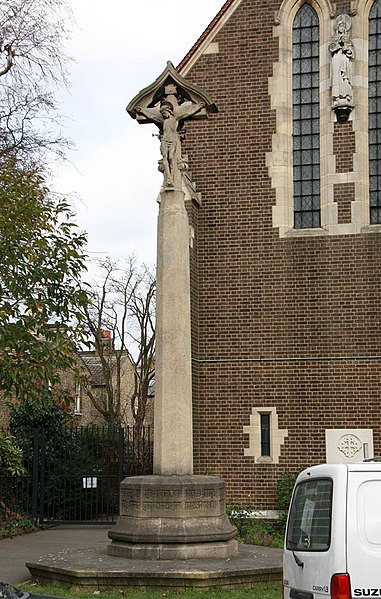 File:Holy Spirit, Narbonne Avenue, Clapham - War Memorial - geograph.org.uk - 2808371.jpg