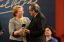 Horacio Castellanos y Michelle Bachelet 2014.jpg