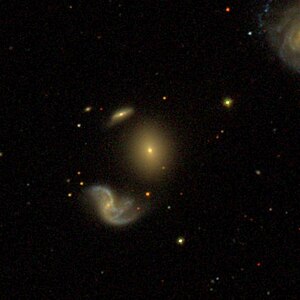 SDSS image of IC 868 & PGC 1632104 (above) and IC 870 (lu)