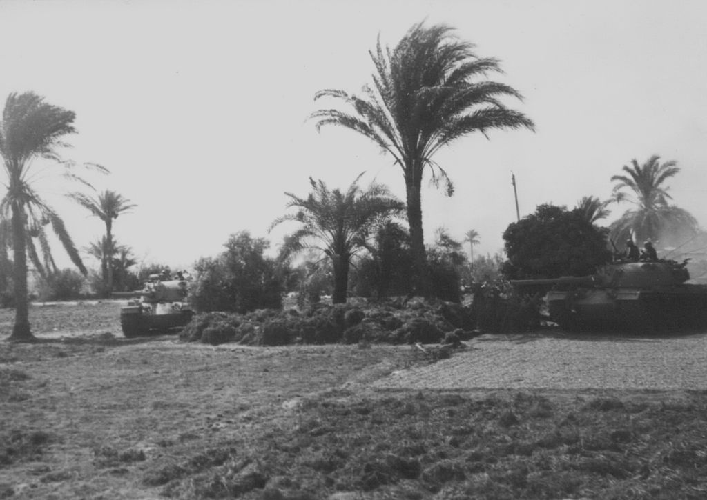 من سفر حرب اكتوبر 1973 .......معركة الاسماعيليه " باجزاء " 1024px-IDF_Tanks_Ismailia