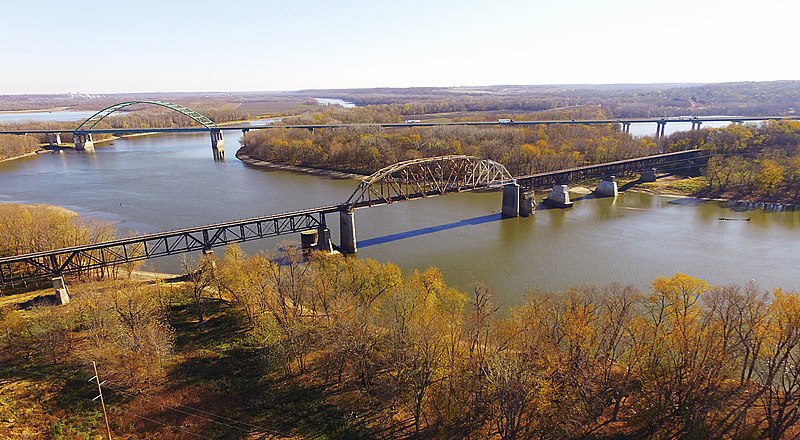 File:Illinois River near LaSalle Illinois.jpg