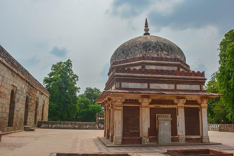 File:Imam Zamin's Tomb at Qutb Minar Complex.jpg