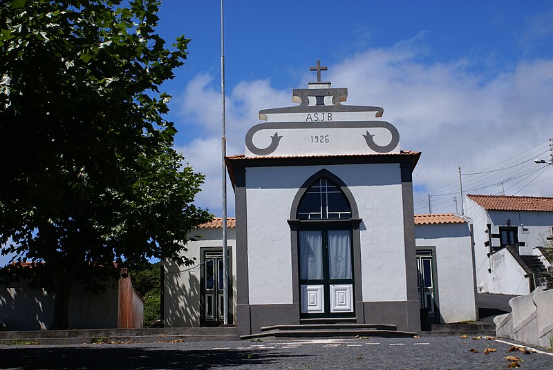 File:Império do Espirito Santo da Ginjeira, São Mateus, concelho da Madalena do Pico, ilha do Pico, Açores, Portugal.JPG