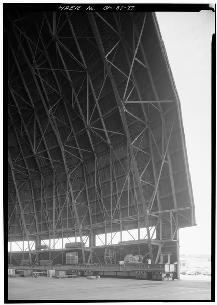 File:Inside of door with tracks and wheels. - Goodyear Airdock, 1210 Massillon Road, Akron, Summit County, OH HAER OHIO,77-AKRO,6-27.tif