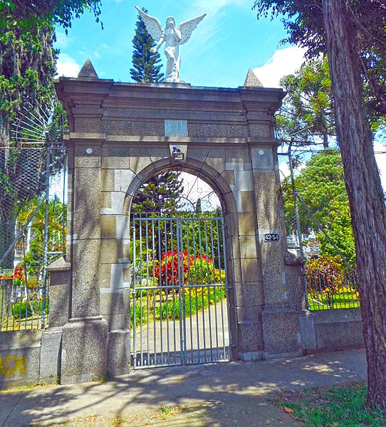 File:Itagui cemetery entrance 01.jpg