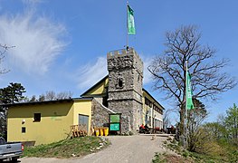 Julienturm mit Höllensteinhaus