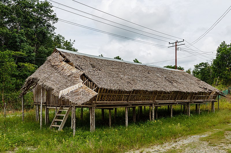 File:Kanibongan Sabah Longhouse-01.jpg