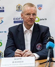 Kari Jalonen 2012-09-10 Amur—Torpedo KHL-game.jpeg