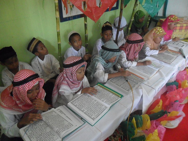 File:Khataman Al-Qur'an anak-anak.jpg