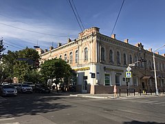 Угол улиц Кирова и Ленина