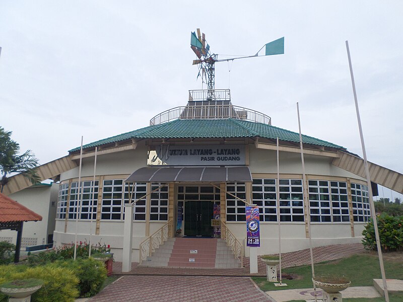 File:Kite Museum (Johor).JPG