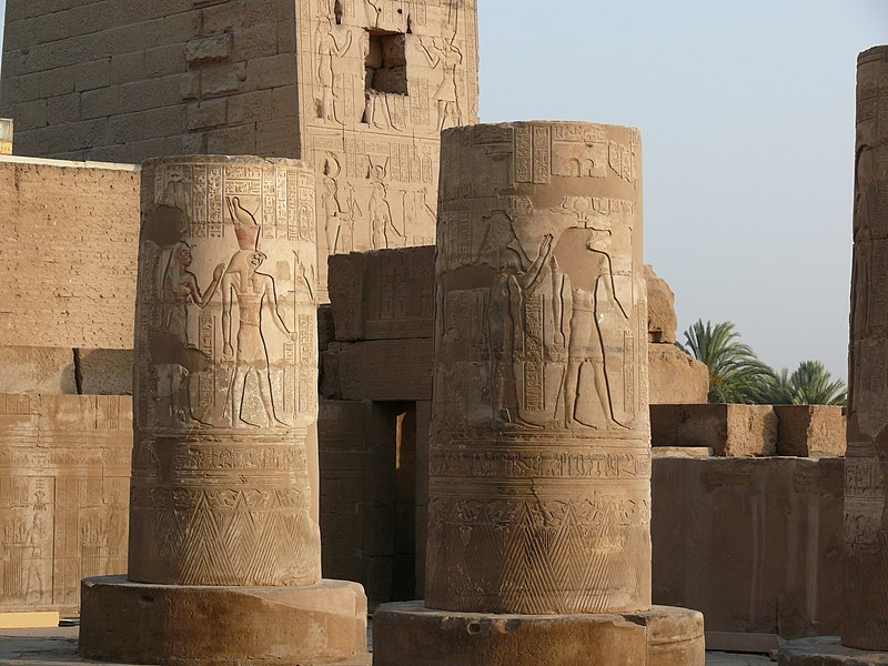 File:Kom Ombo Temple Columns 2.JPG