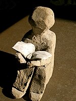 Lecteur - statuette pierre.jpg