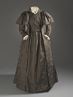 Artistic Dress - Wikipedia