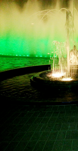 File:Lima Peru - water fountain - light.png