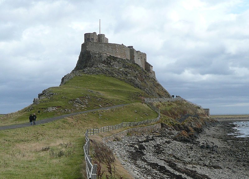 File:Lindisfarne Castle - geograph.org.uk - 2615954.jpg