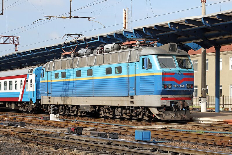 File:Locomotive ChS4-076 2013 G1.jpg