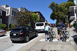 Lombard Street San Francisco 2019 2.jpg