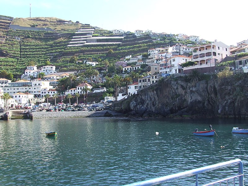 File:Madeira - Camara De Lobos (4659969825).jpg