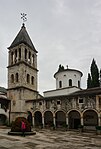 Krkaklostrets klosterkyrka vid floden Krka i Kroatien.