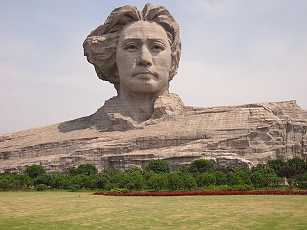 Giant bust of a young Mao Zedong on Orange Island