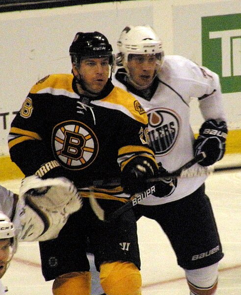 File:Mark Recchi and Tom Gilbert.jpg