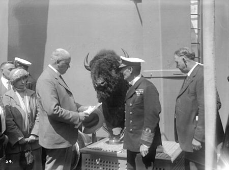 Mayor Owen meets Admiral Field aboard HMS Hood at Vancouver 1924.jpg