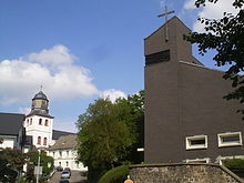 Evangelische Jesus-Christus-Kirche und katholische Pfarrkirche St. Maria Immaculata